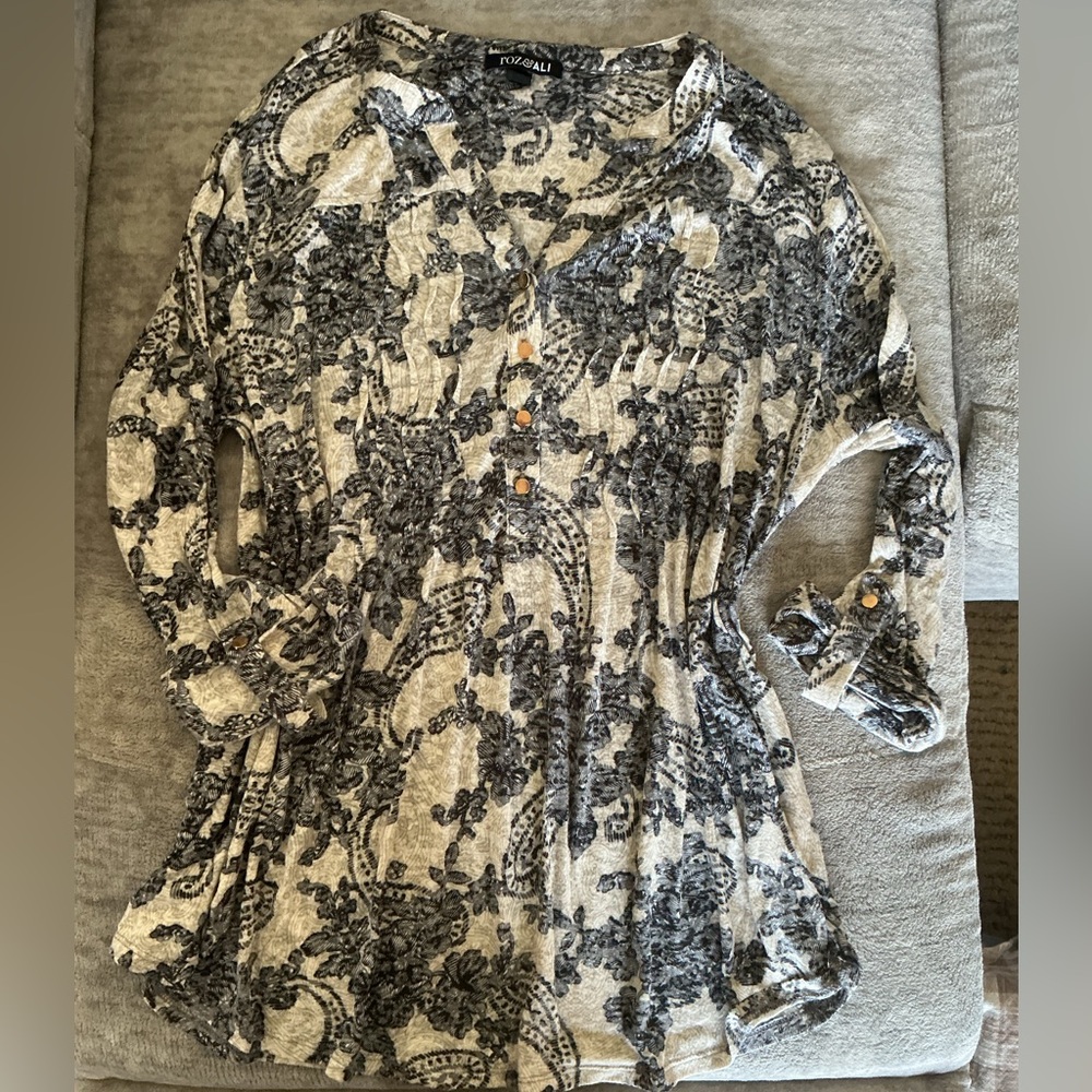 Roz & Ali Beige & Blue Paisley Floral Top – 1X